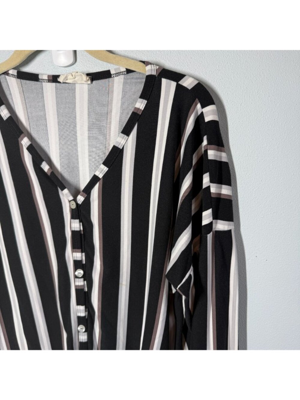 Betsy's Boutique Womens Medium Black Striped Tie Front Blouse V Neck Boho Casual - Picture 5 of 11